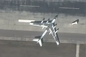 在克桥前自沉轮船，往轰炸机上铺轮胎，为防备乌袭击，俄罗斯拼了图片