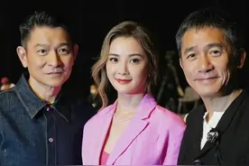 奇怪！香港明星大聚会现场：那么多明星，为何只有成龙一个说国语图片