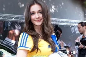 她是乌克兰艺体冠军，放弃国籍嫁到中国台湾，37岁生二胎仍似少女图片