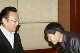 拜师11年后，再看大衣哥蒋大为各自的境遇，他们差距一目了然图片