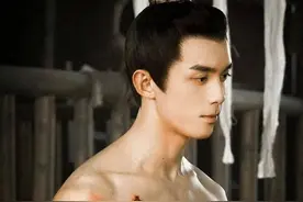 吴磊的腹肌、杨洋的翘臀、白敬亭的肌肉，这些男星的身材都太好了图片