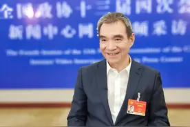 1979年，台湾一位连长冒死游泳3小时投奔大陆，后来怎么样了？图片