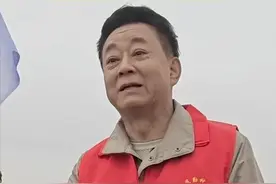 被诬告七年后，61岁的朱军回甘肃“种地”，皮肤黝黑还满脸皱纹图片