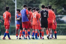 全胜捧杯！周海滨、韩鹏均获转型青训教练后第一冠图片