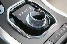 高速上自动挡一直用D档开正确吗？老司机提醒：这样做会更安全图片