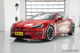 新车 | Yoke方向盘+取消换挡杆，实拍新款特斯拉Model S Plaid版图片