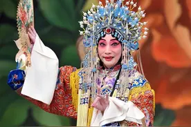 京剧新编戏《梅兰芳》真算不上成功，裴艳玲老师当时愤然离席图片