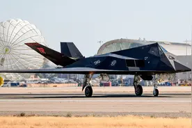 成飞出现新的歼20，美军想着让F117重新服役，背后的信息值得重视图片