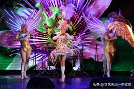 荒诞派戏剧《等待戈多》的特色图片