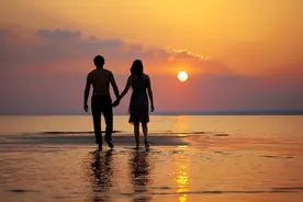 最好的夫妻关系，不是门当户对，而是以下四种图片