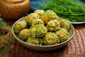 炸萝卜丸子，到底用面粉还是淀粉，教你正确做法，外酥里嫩不回软图片