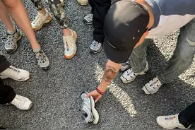 4个“中产收割机”运动鞋品牌，背后资本竟是安踏，你知道吗？图片