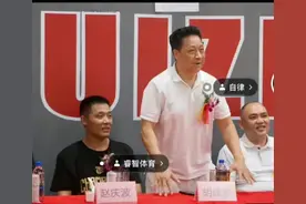 赵睿父亲罕见现身！父子非常相似，睿母微胖，创办训练营定居广东图片