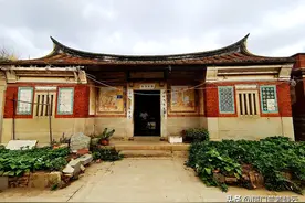 厦门翔安东园村的红砖古厝群，建筑风格多样，保存状况良好图片