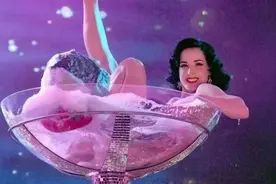 蒂塔：世界第一脱衣舞女，让男人痴迷，让女人惊叹，魅力四射图片