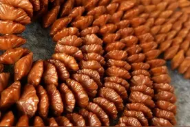 近两年爆红的冷门手串，沉香排第二，第一名火的太意外图片