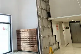 门体变形瓷砖脱落，居民为安全忧图片