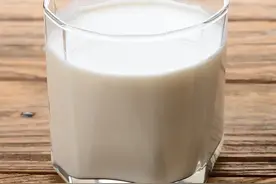 「科普小知识」酸奶好还是牛奶好？每天要喝多少？图片