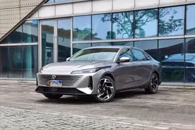 长安推出新家轿，1.5T爆170马力，油耗5.99L，最低8万起售！图片