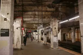 繁华的纽约隐藏着全球最脏的地铁，特朗普：犹如身处第三世界图片