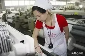 上世纪九十年代，国企棉纺织厂女挡车工们，是车间最美丽的风景线图片