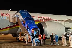 男足108条好汉回国，苏州拒绝接待，女足回国待遇就是不一样图片