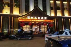 果敢老街华侨城东来这个地方的人也比较多来过的都知道图片