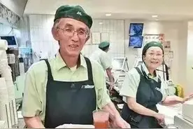 一天300元，一个月9000元，只招55岁以上的老人，这种工作能去吗图片