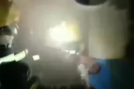 黄石消防火海中救出九旬老人图片