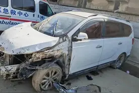 今评弹｜湖北120急救车闯红灯致人溺亡：救命车不能变害命车图片