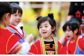 还记得《爸爸去哪儿》的小泡芙吗？长大后的她也是甜妹？图片