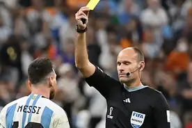 梅西赛后怒了！抨击掏17张黄牌的裁判，采访爆粗，被指不如马宁图片