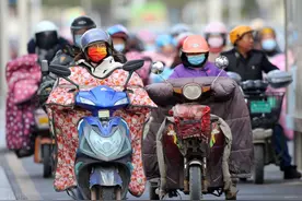 挡风被那么好用，能别禁吗？车主要求恢复电动车挡风被，获得回复图片