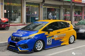 SPOON涂装的姿态本田飞度，玩改装就是因为老婆喜欢图片