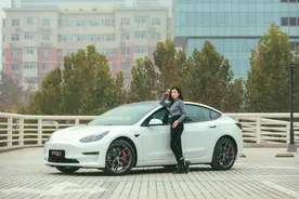 关关驾日｜女神日记 精于心 简于形 御姐和她的高性能版Model 3图片