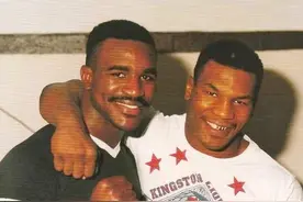 霍利菲尔德回忆：17岁的泰森击倒了所有陪练，没人敢与他实战图片