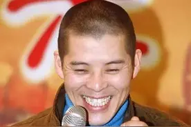 “赵家班”：王小虎“变老”皱着眉头一丝苦笑，和赵本山相似！图片