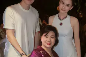 71岁三太陈婉珍身体欠佳，何超莲返港孝顺陪其做理疗，现场照曝光图片