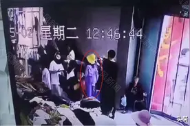 婆孙俩扶梯上摔倒滚翻，“太阳帽姐姐”“见义巧为”；目击者：“我想找到她本人，这也是为开封杞县争光”图片