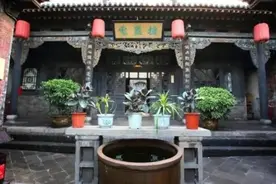 为什么很多农村庭院里会摆放水缸？有什么讲究，寓意和用途？图片