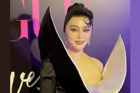 香港这一夜，范冰冰微微发福，何超莲造型大胆，梁洛施身材骨感图片