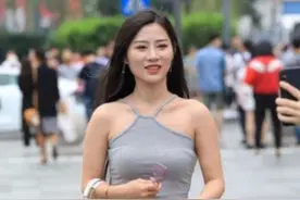 女人不管多大岁数，夏天尽量避开这3种“低级穿搭”，俗气显廉价图片