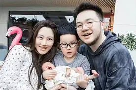 宋丹丹儿媳二胎出月子！带巴图体验分娩痛苦，男方哭嚎全程牵紧手图片