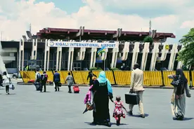 非洲小国卢旺达比日本还干净，一直与中国紧密友好，大猩猩是国宝图片