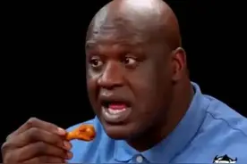 有图有真相！5张照片告诉你 奥尼尔手掌有多大 吃鸡腿像剔牙图片