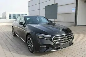 50万以内无对手，新款奔驰E300L实车亮相，还看啥宝马530？图片