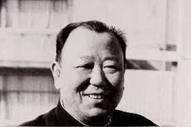 他曾经任陕西省委书记，路遥笔下原型人物，外号“老白”，享89岁图片