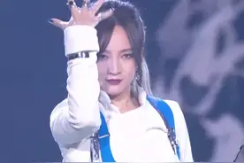 内娱唱跳偶像就这水平？假唱、全开麦唱跳声音小、半开麦唱跳走调图片