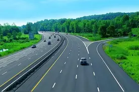 高速公路行车，“逢三必进”原则是什么？| 安全行车常识图片