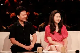 独宠娇妻12年，离婚后与女儿抱头痛哭的耿为华，婚姻状况怎样了？图片